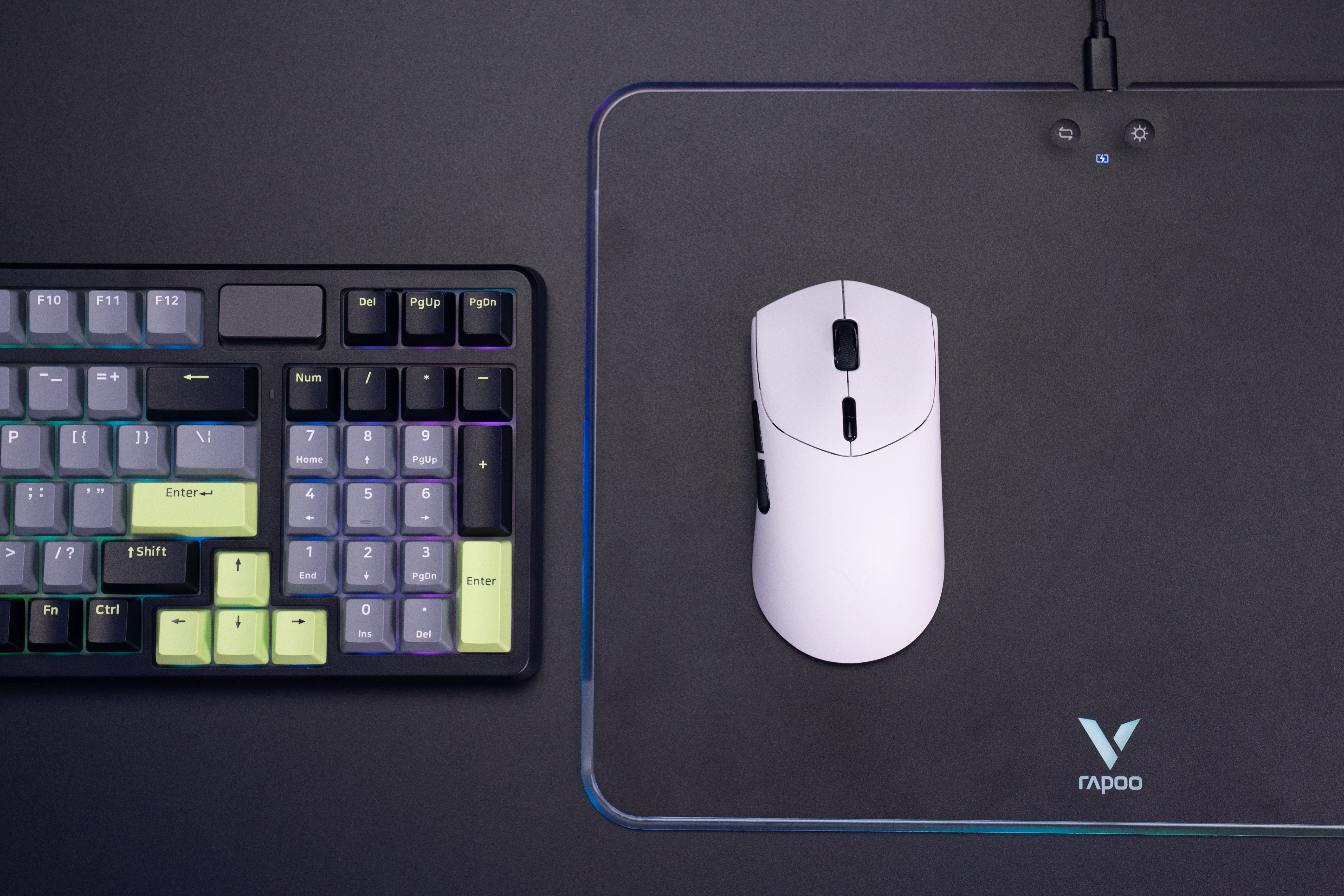 VT7 Max Gen-2 placed on mousepad