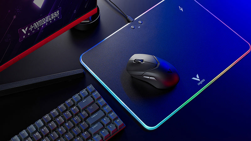 Wireless gaming mouse on the desk